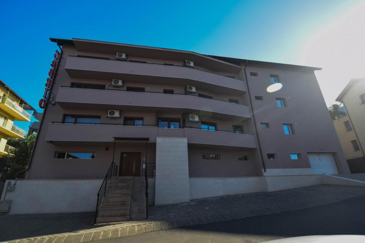 Cabrio Apart Hotel Клуж-Напока Екстериор снимка